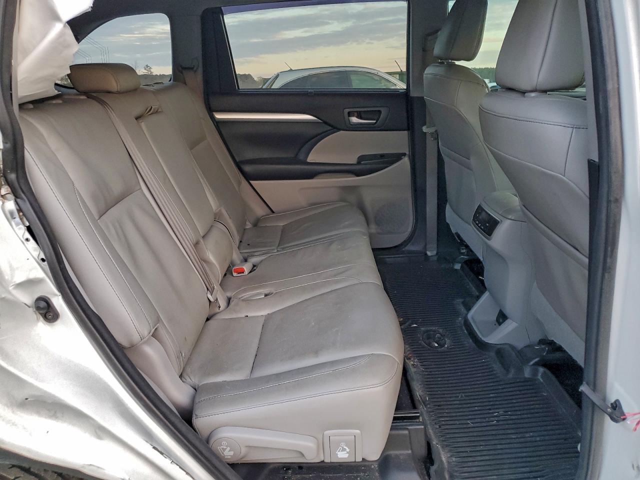 2016 TOYOTA HIGHLANDER XLE photo 11