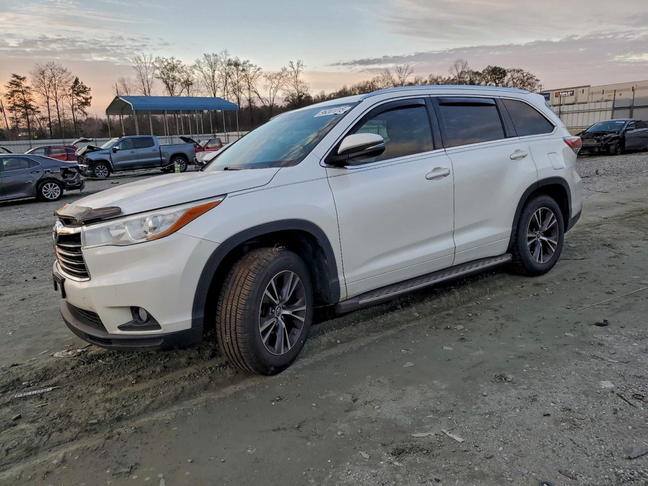 2016 TOYOTA HIGHLANDER