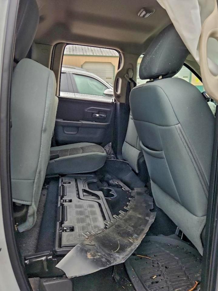 2015 RAM 1500 SLT photo 19