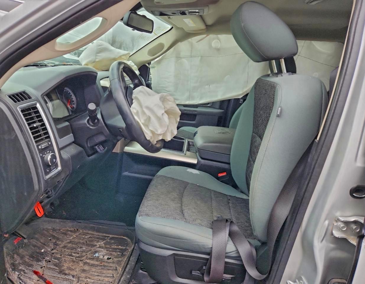 2015 RAM 1500 SLT photo 13