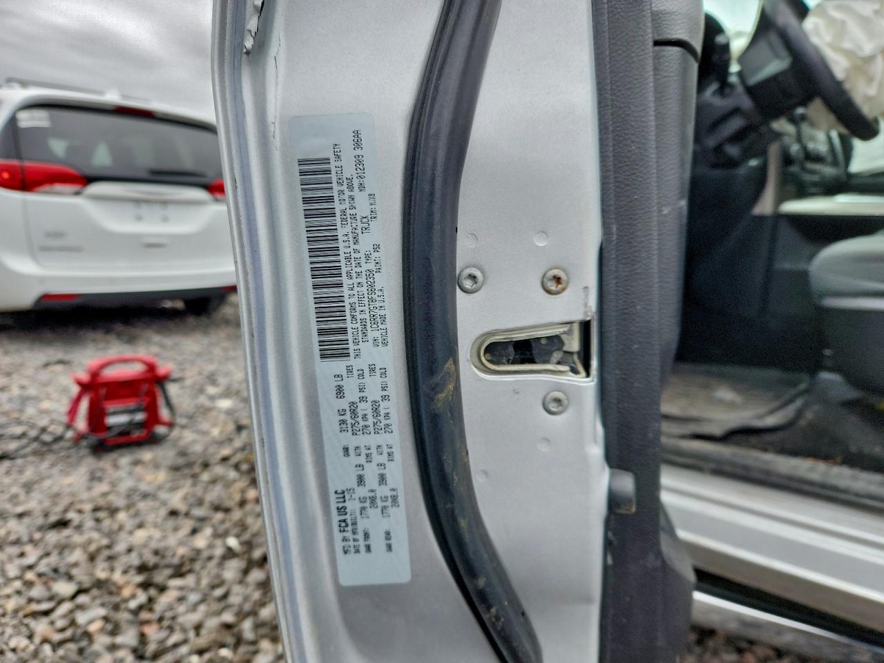 2015 RAM 1500 SLT photo 23