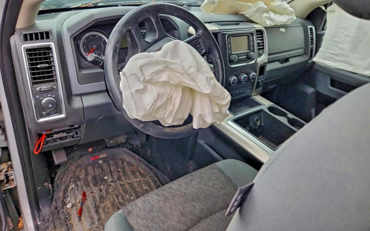 2015 RAM 1500 SLT photo 15