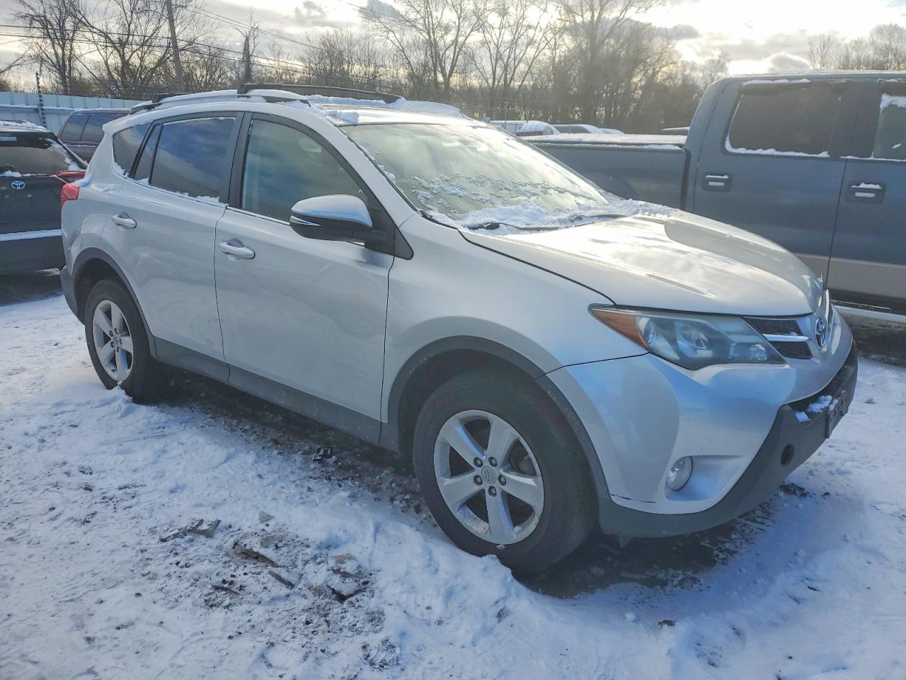 2013 TOYOTA RAV4 XLE photo 4