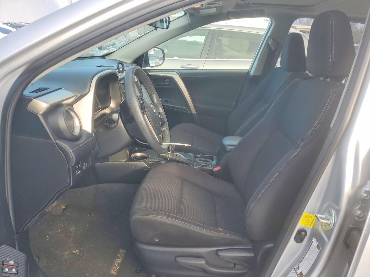 2013 TOYOTA RAV4 XLE photo 7