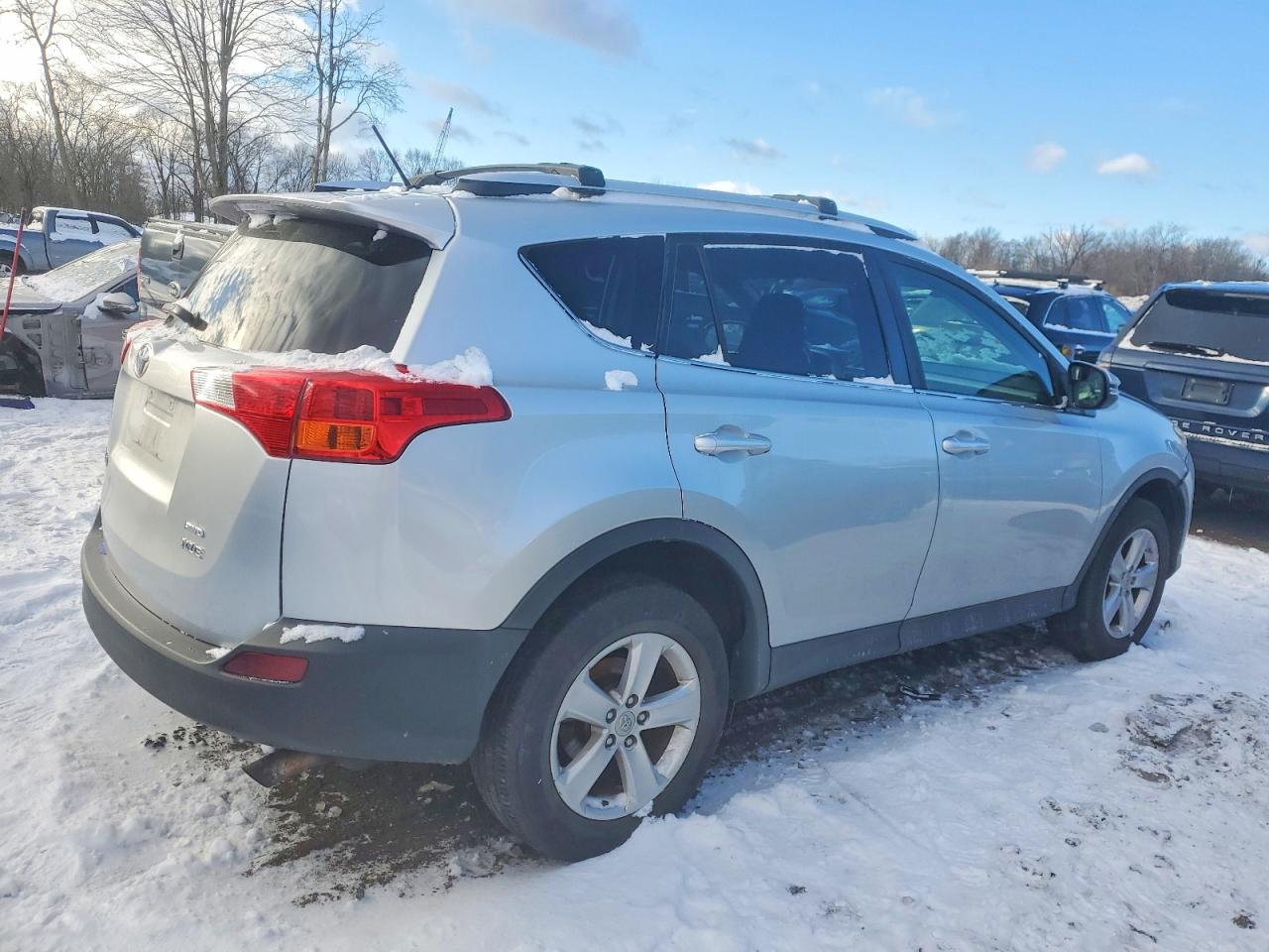 2013 TOYOTA RAV4 XLE photo 3