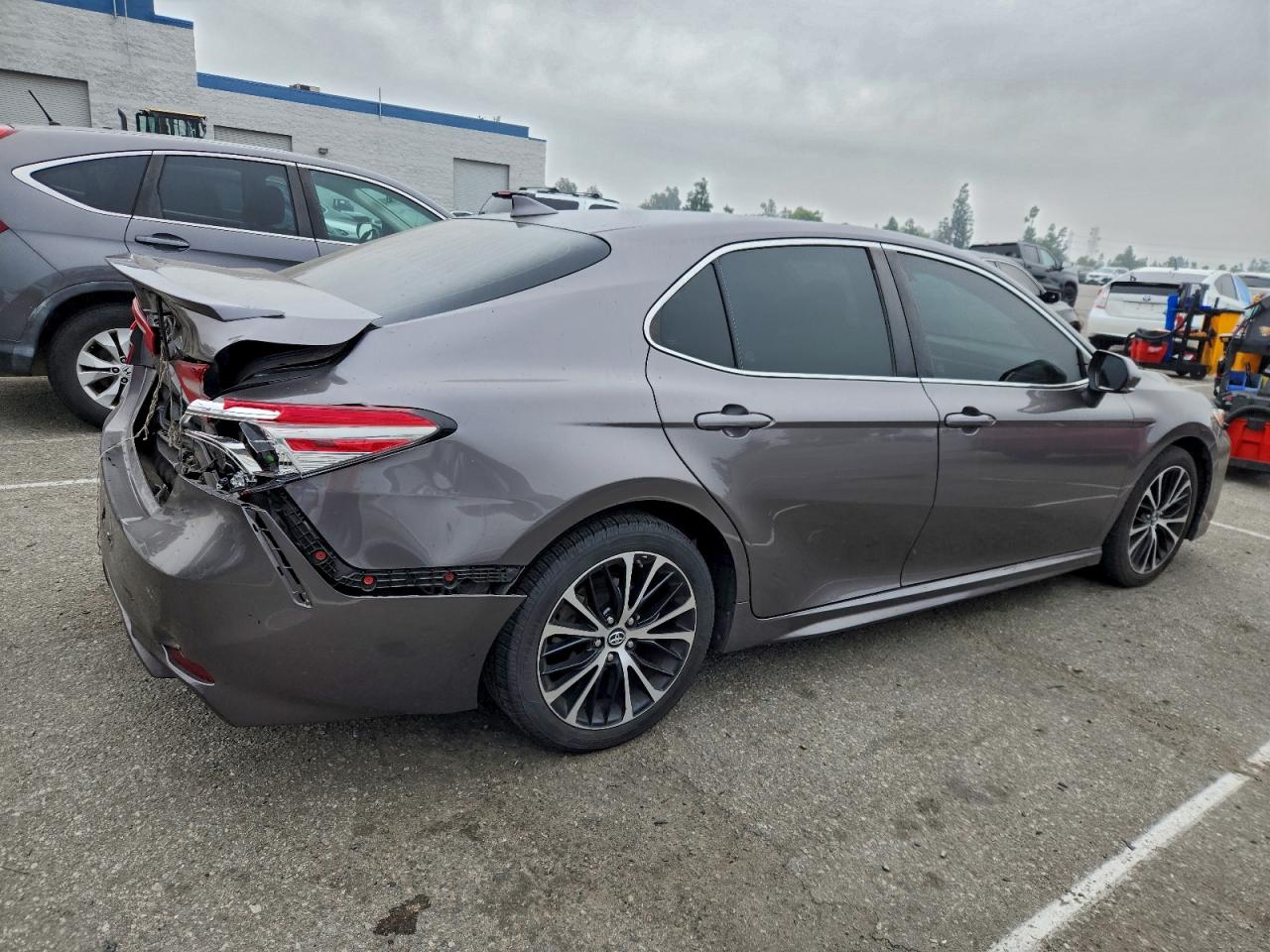 2019 TOYOTA CAMRY L photo 5