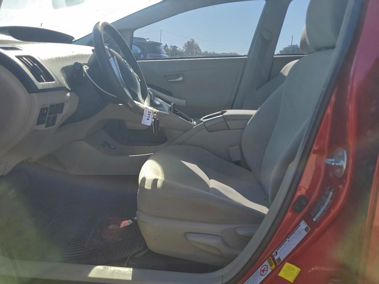 2015 TOYOTA PRIUS photo 13