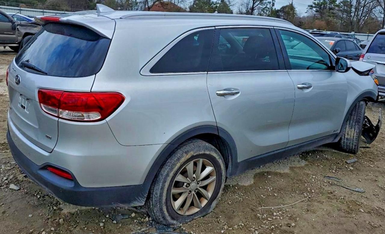 2017 KIA SORENTO LX photo 7