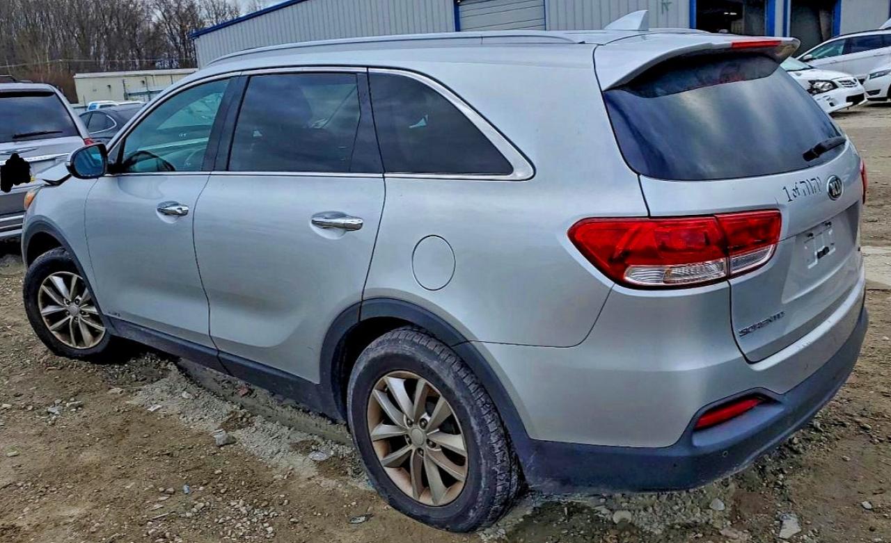 2017 KIA SORENTO LX photo 4