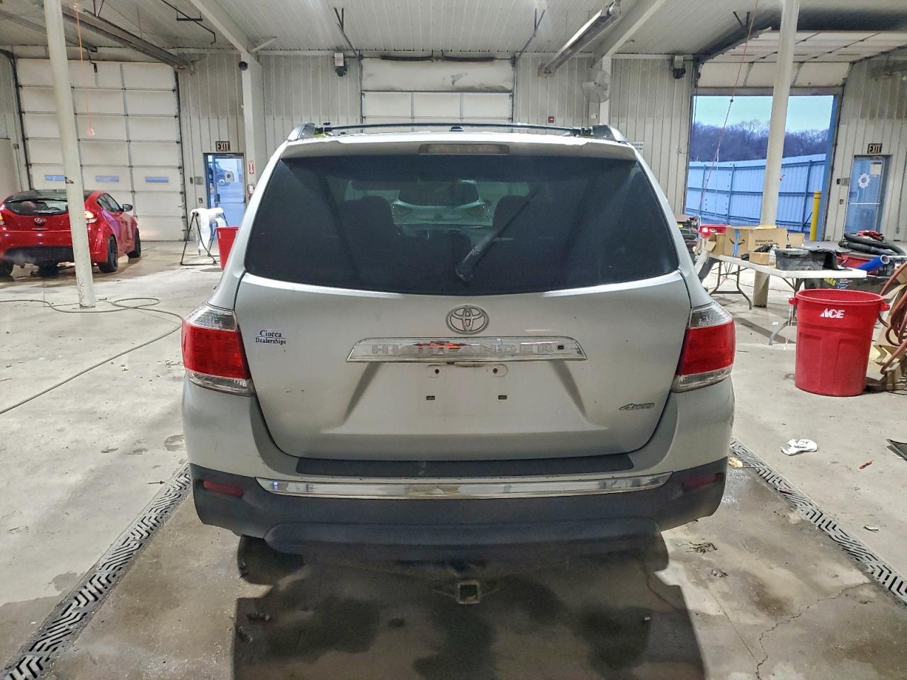 2011 TOYOTA HIGHLANDER LIMITED photo 16