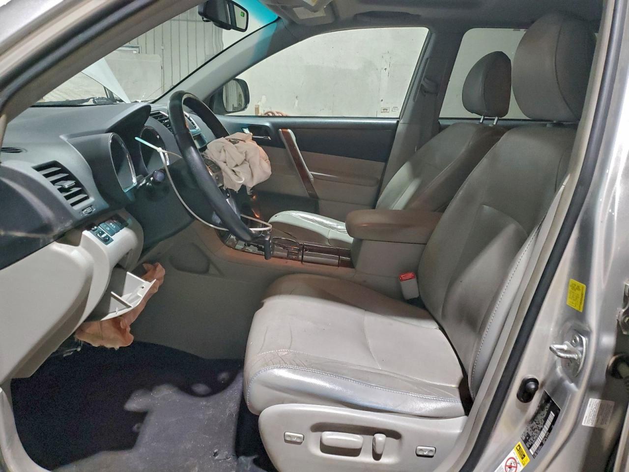 2011 TOYOTA HIGHLANDER LIMITED photo 19