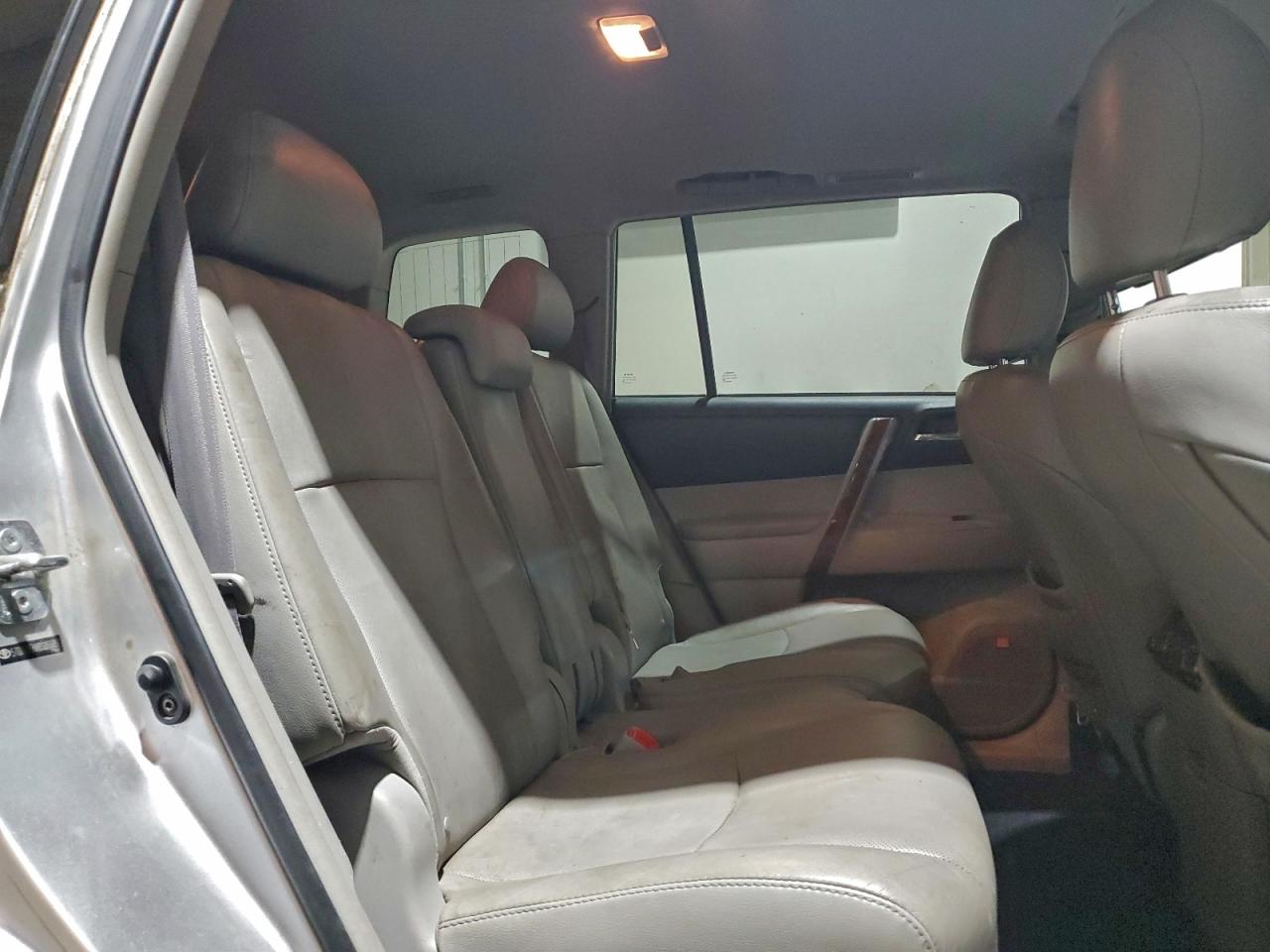 2011 TOYOTA HIGHLANDER LIMITED photo 31