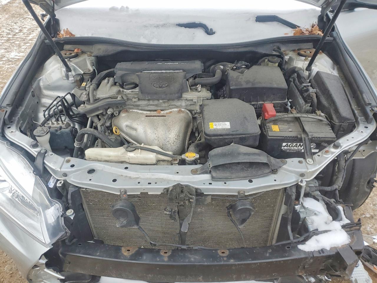 2015 TOYOTA CAMRY LE photo 11