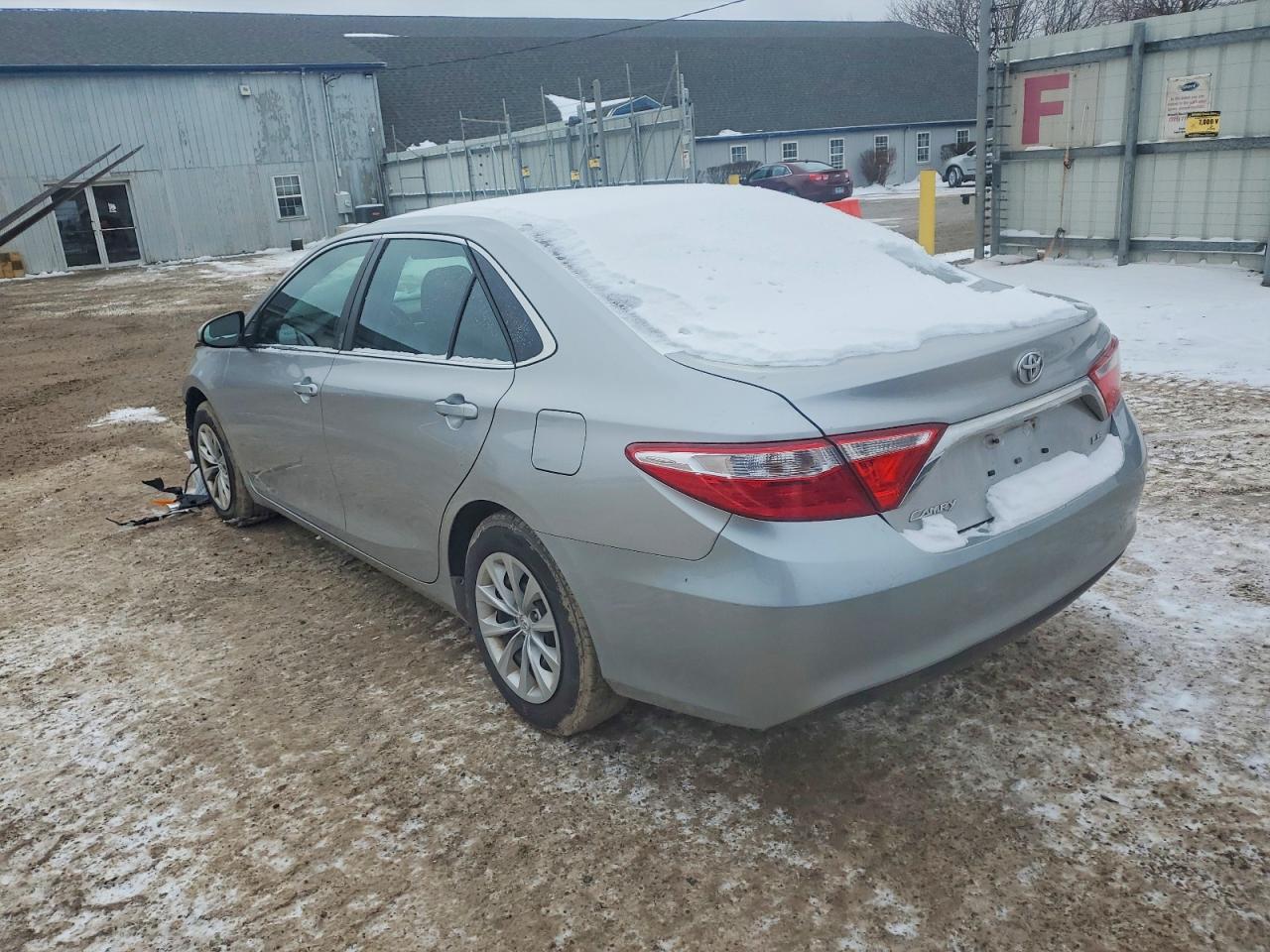 2015 TOYOTA CAMRY LE photo 2