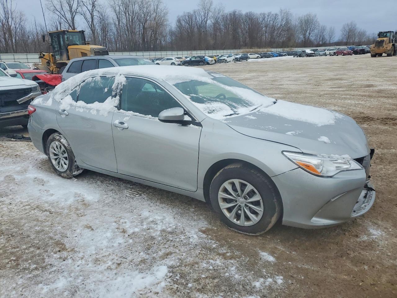 2015 TOYOTA CAMRY LE photo 4