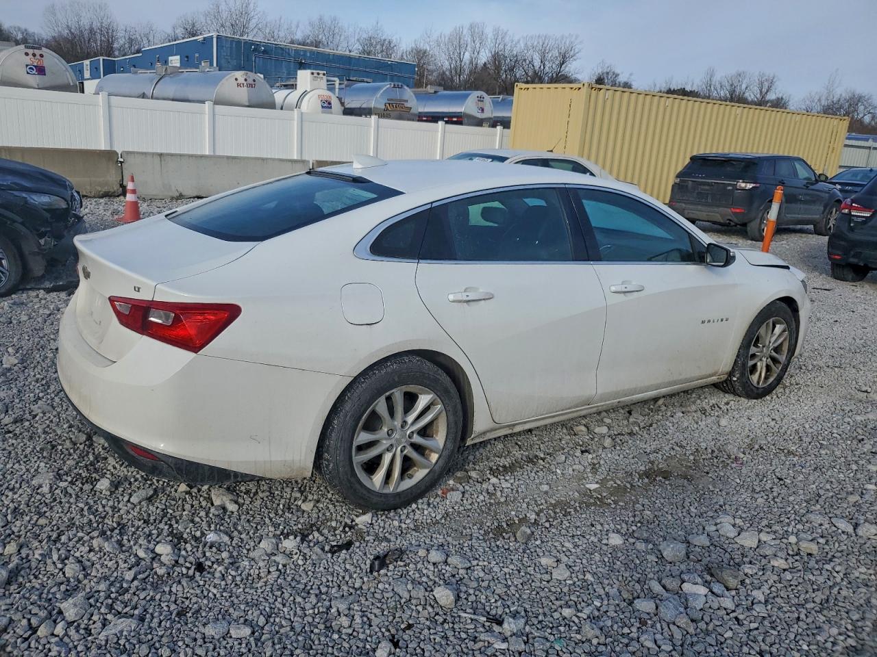 2017 CHEVROLET MALIBU LT photo 3