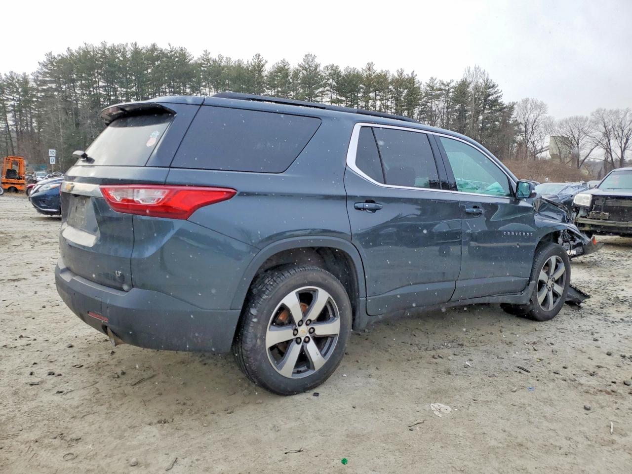 2019 CHEVROLET TRAVERSE LT photo 3