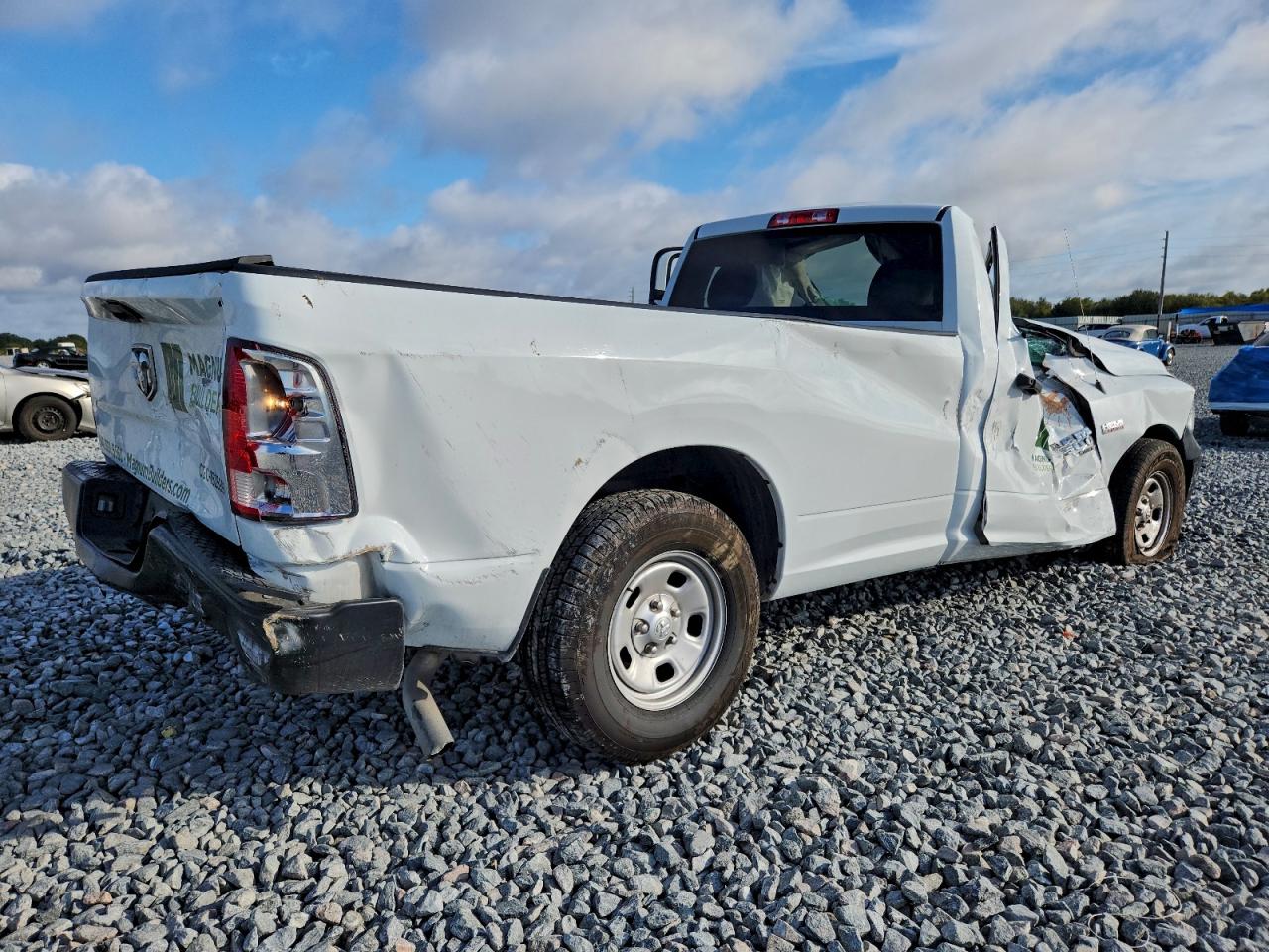2023 RAM 1500 CLASSIC TRADESMAN photo 3