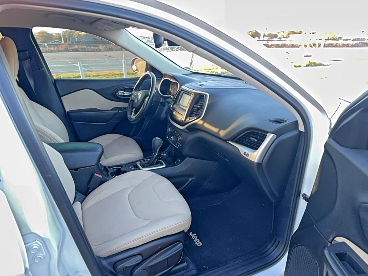 2016 JEEP CHEROKEE LATITUDE photo 13