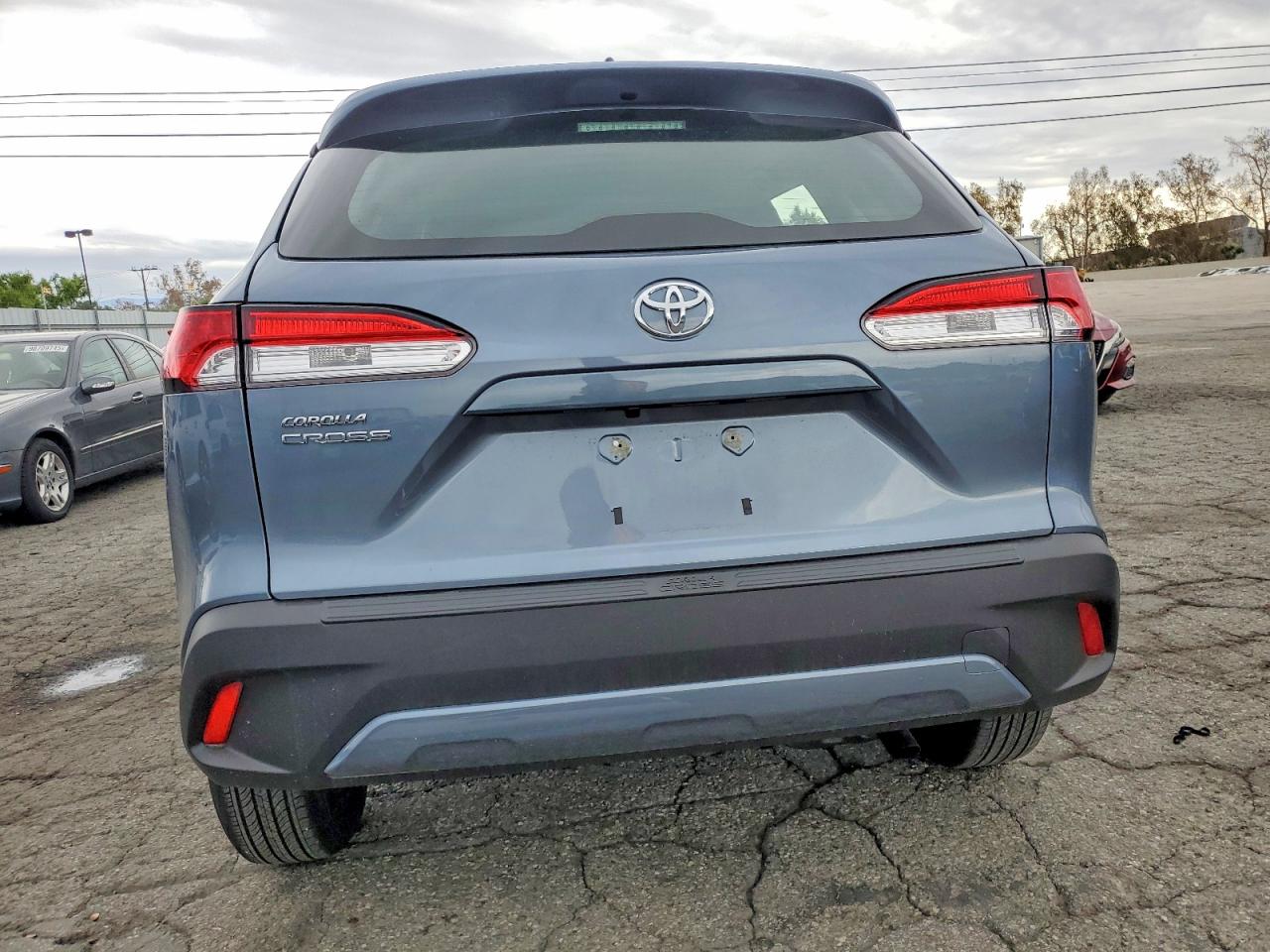 2025 TOYOTA COROLLA CROSS L photo 6