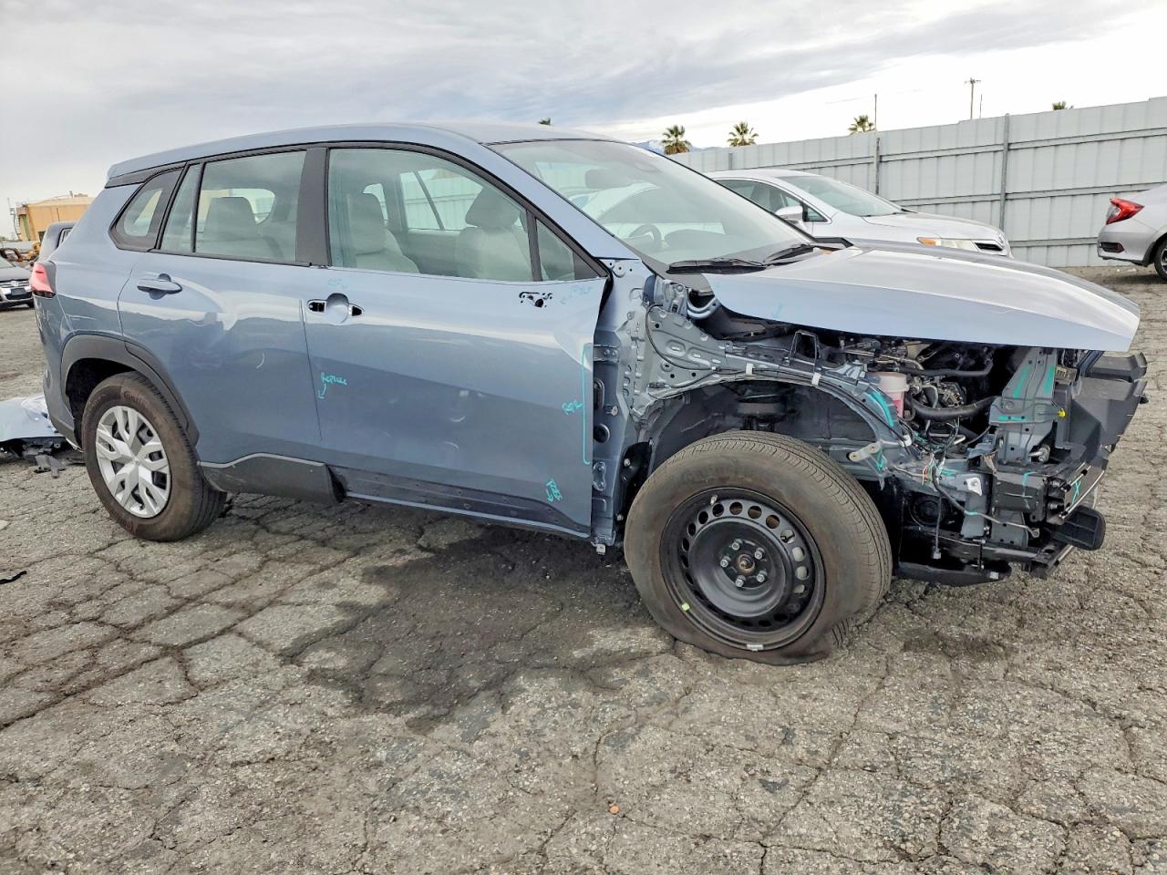 2025 TOYOTA COROLLA CROSS L photo 4