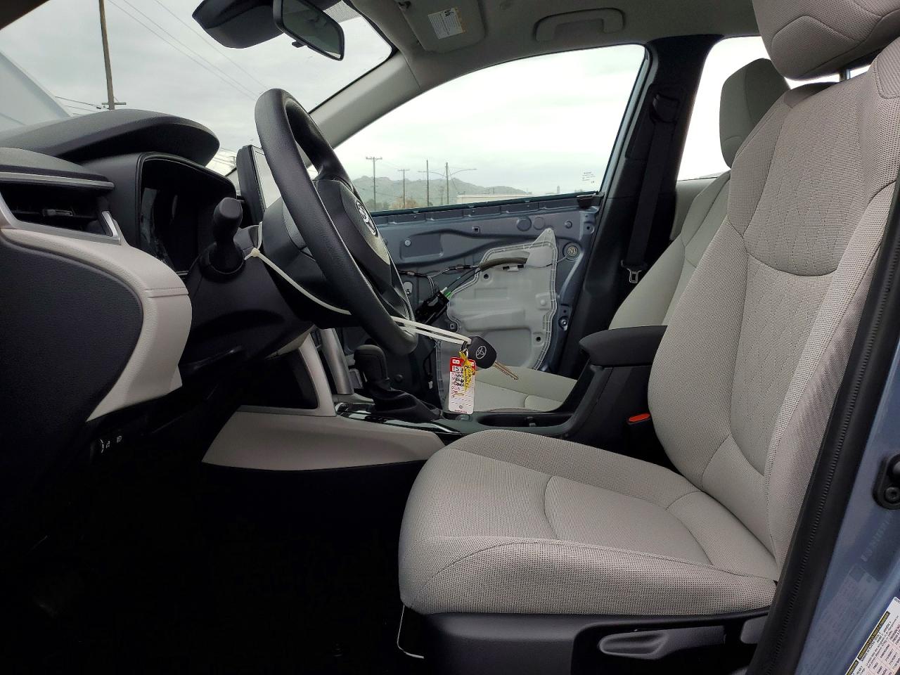 2025 TOYOTA COROLLA CROSS L photo 7