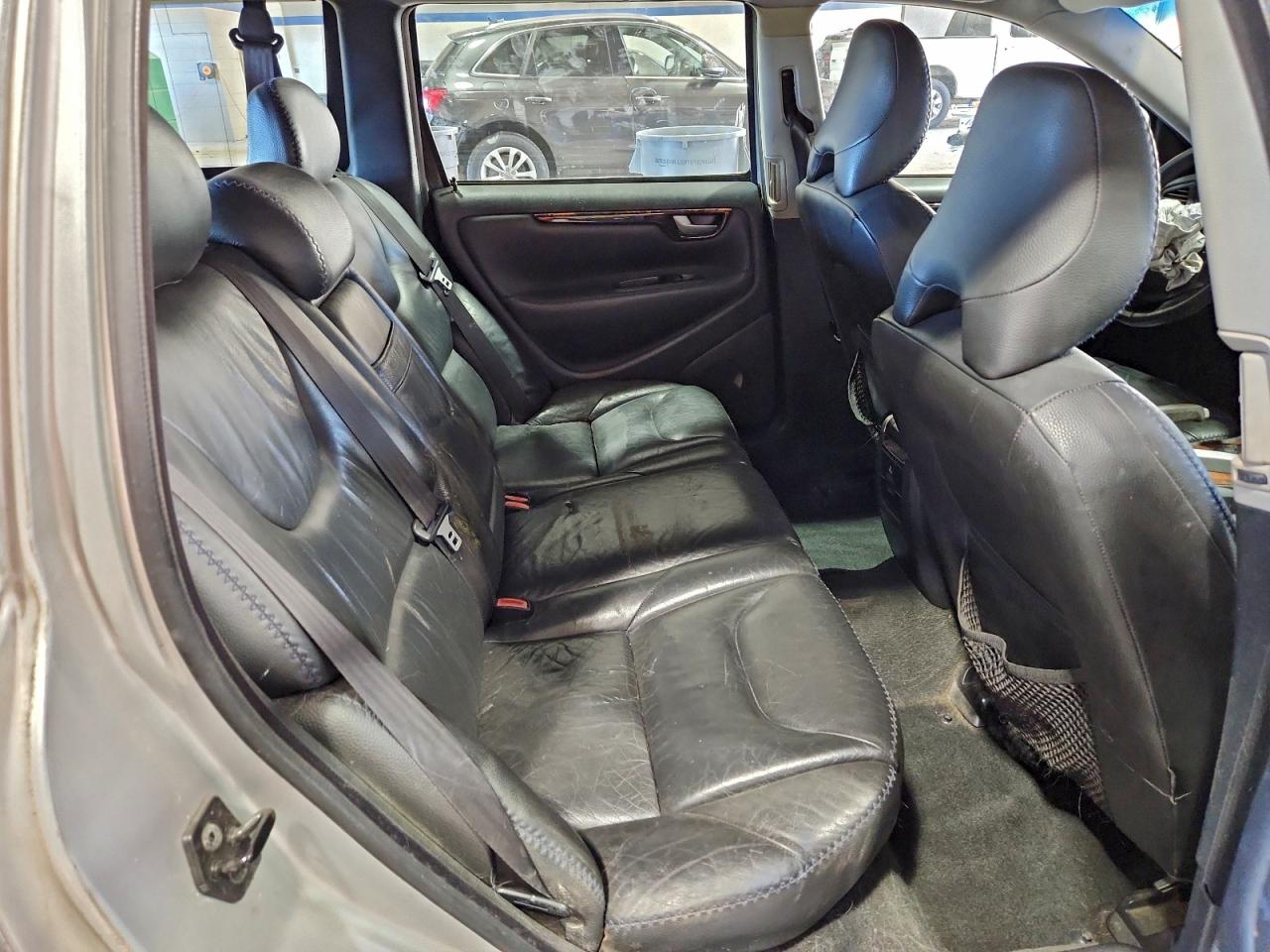 2005 VOLVO XC70 photo 28