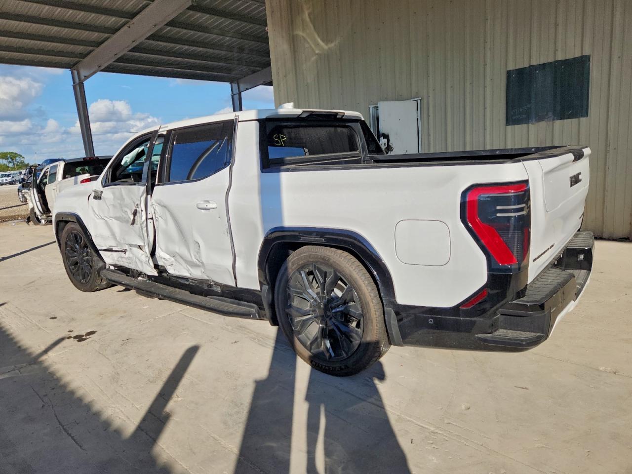 2025 GMC SIERRA DENALI photo 2