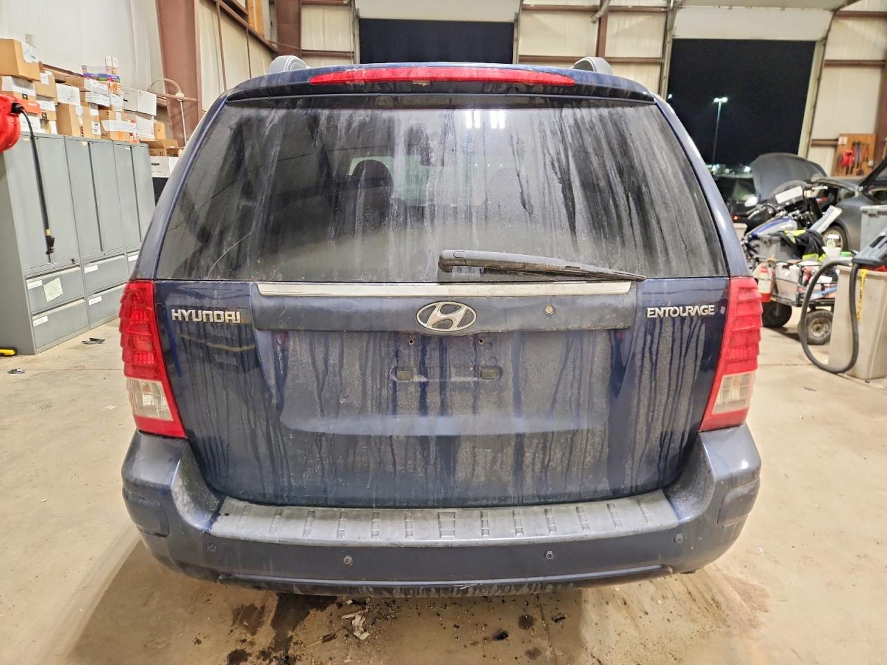 2007 HYUNDAI ENTOURAGE GLS photo 11