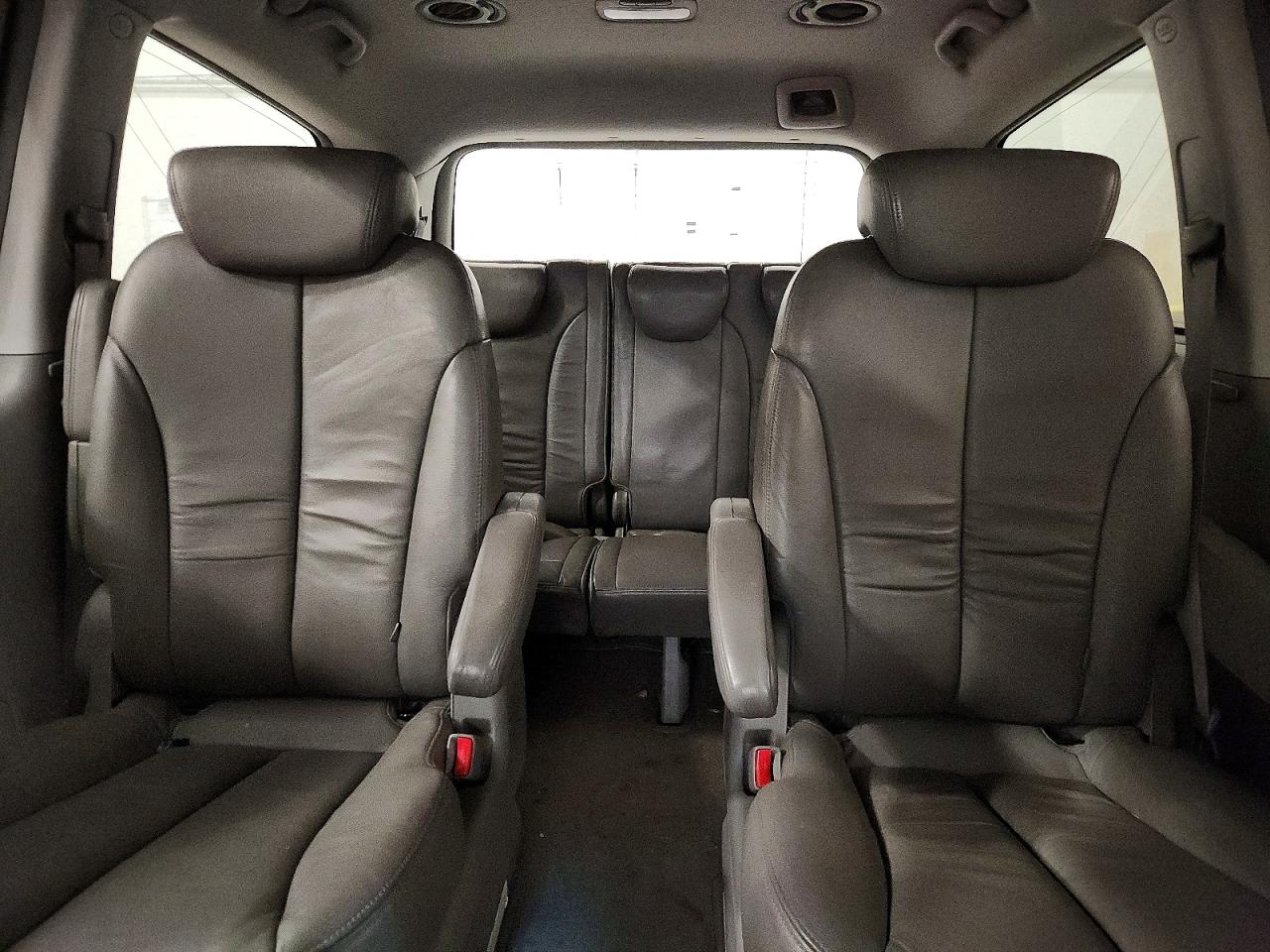 2007 HYUNDAI ENTOURAGE GLS photo 19
