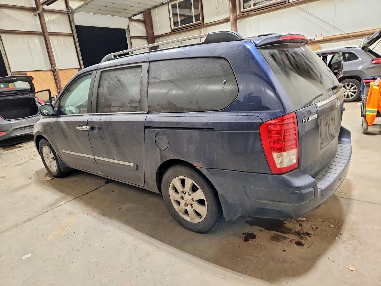 2007 HYUNDAI ENTOURAGE GLS photo 3