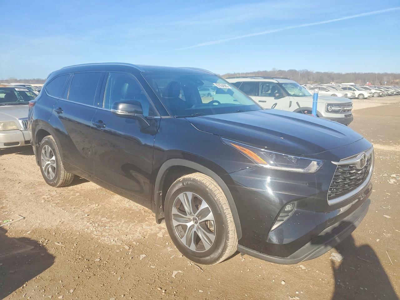 2021 TOYOTA HIGHLANDER XLE photo 7