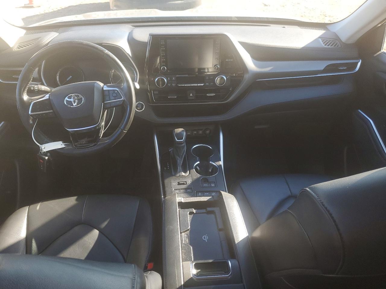 2021 TOYOTA HIGHLANDER XLE photo 15