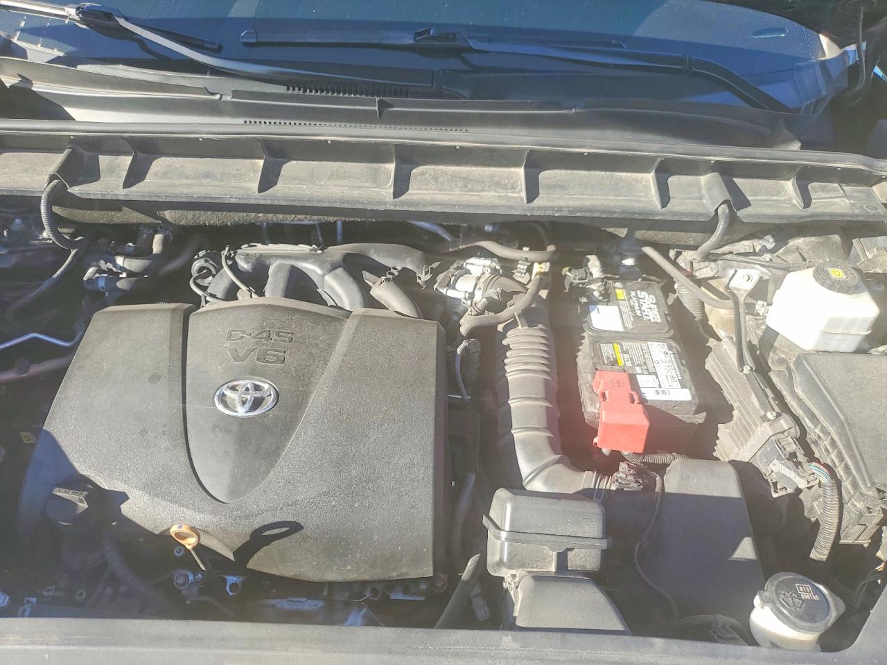 2021 TOYOTA HIGHLANDER XLE photo 23