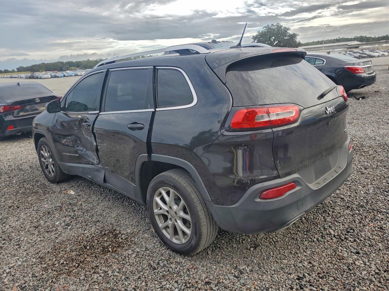 2015 JEEP CHEROKEE LATITUDE photo 2