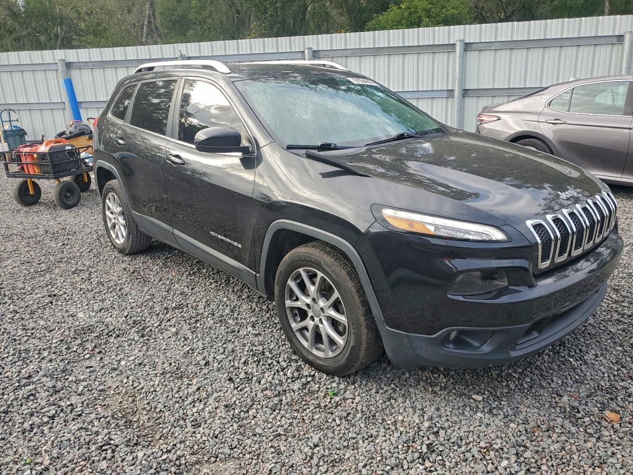 2015 JEEP CHEROKEE LATITUDE photo 4