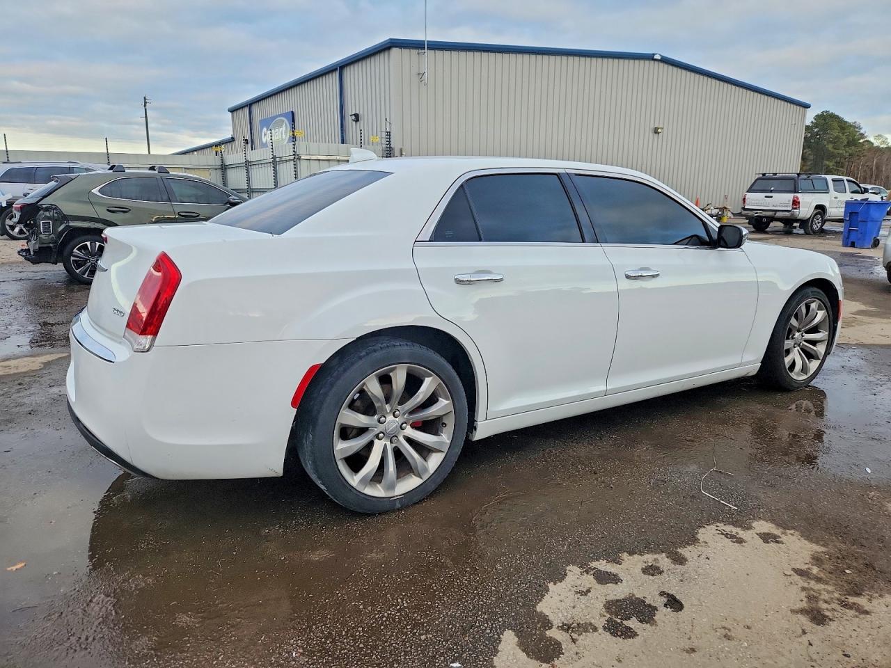2019 CHRYSLER 300 LIMITED photo 3