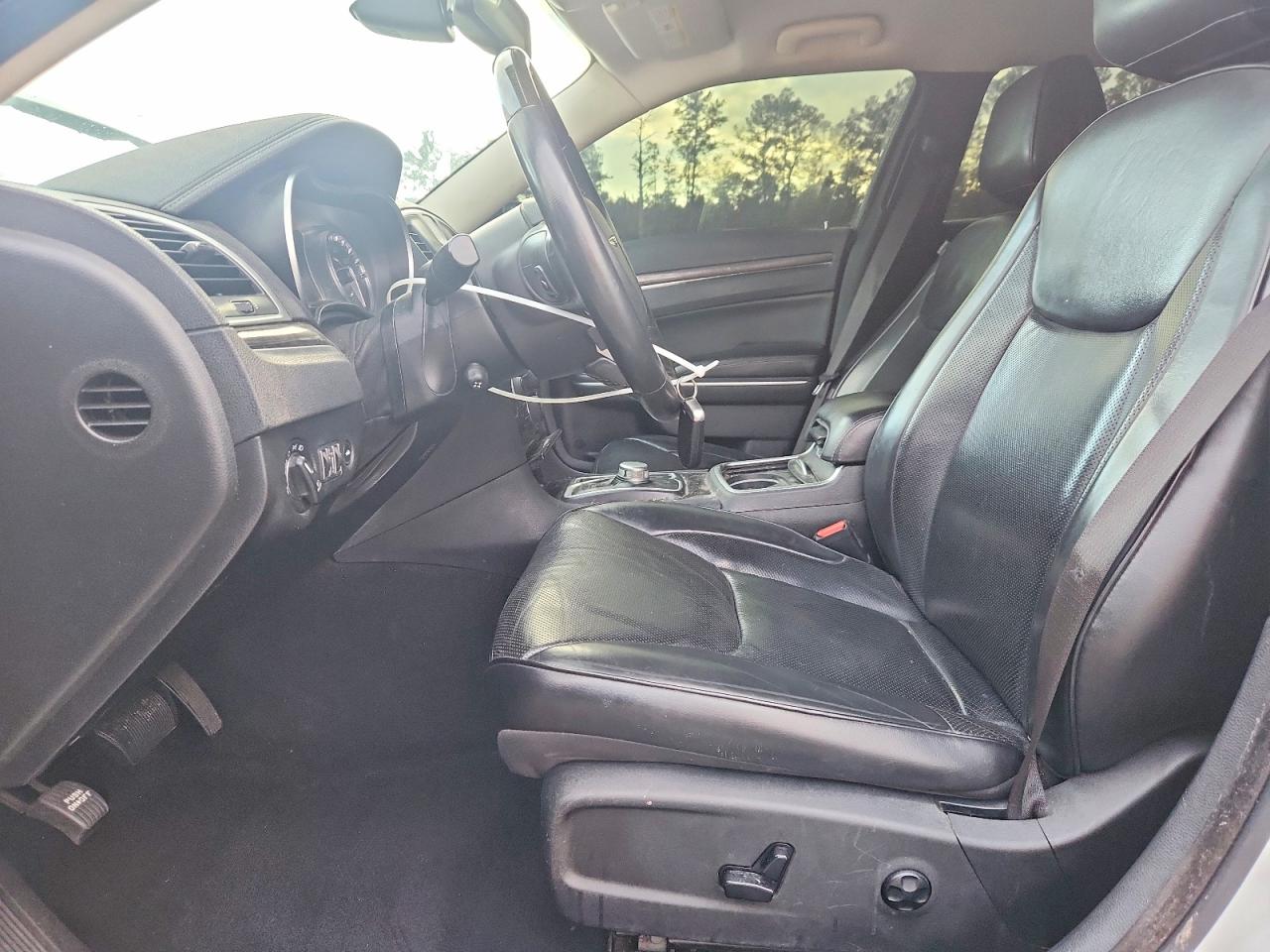 2019 CHRYSLER 300 LIMITED photo 7