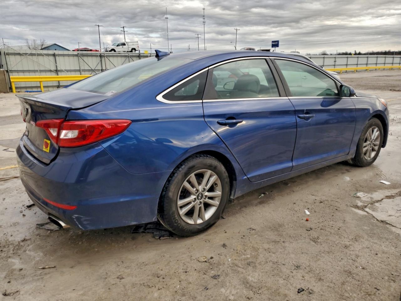 2017 HYUNDAI SONATA SE photo 3