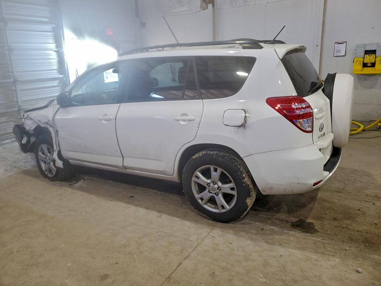 2011 TOYOTA RAV4 photo 2