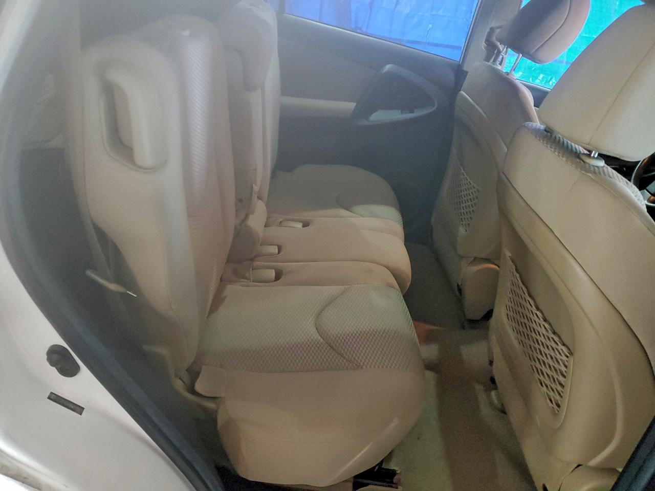 2011 TOYOTA RAV4 photo 11