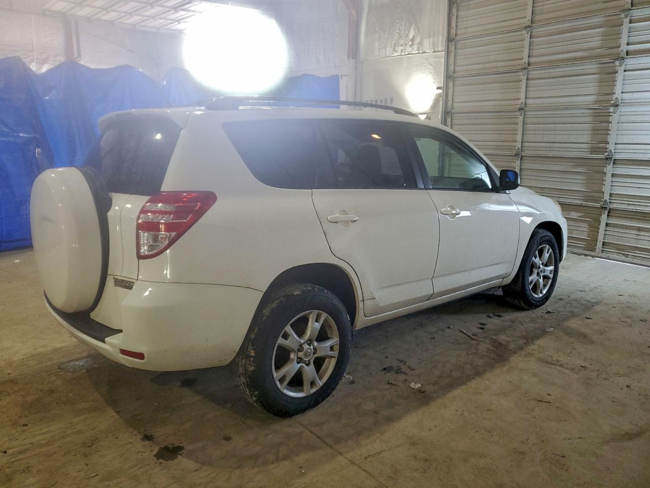2011 TOYOTA RAV4 photo 3