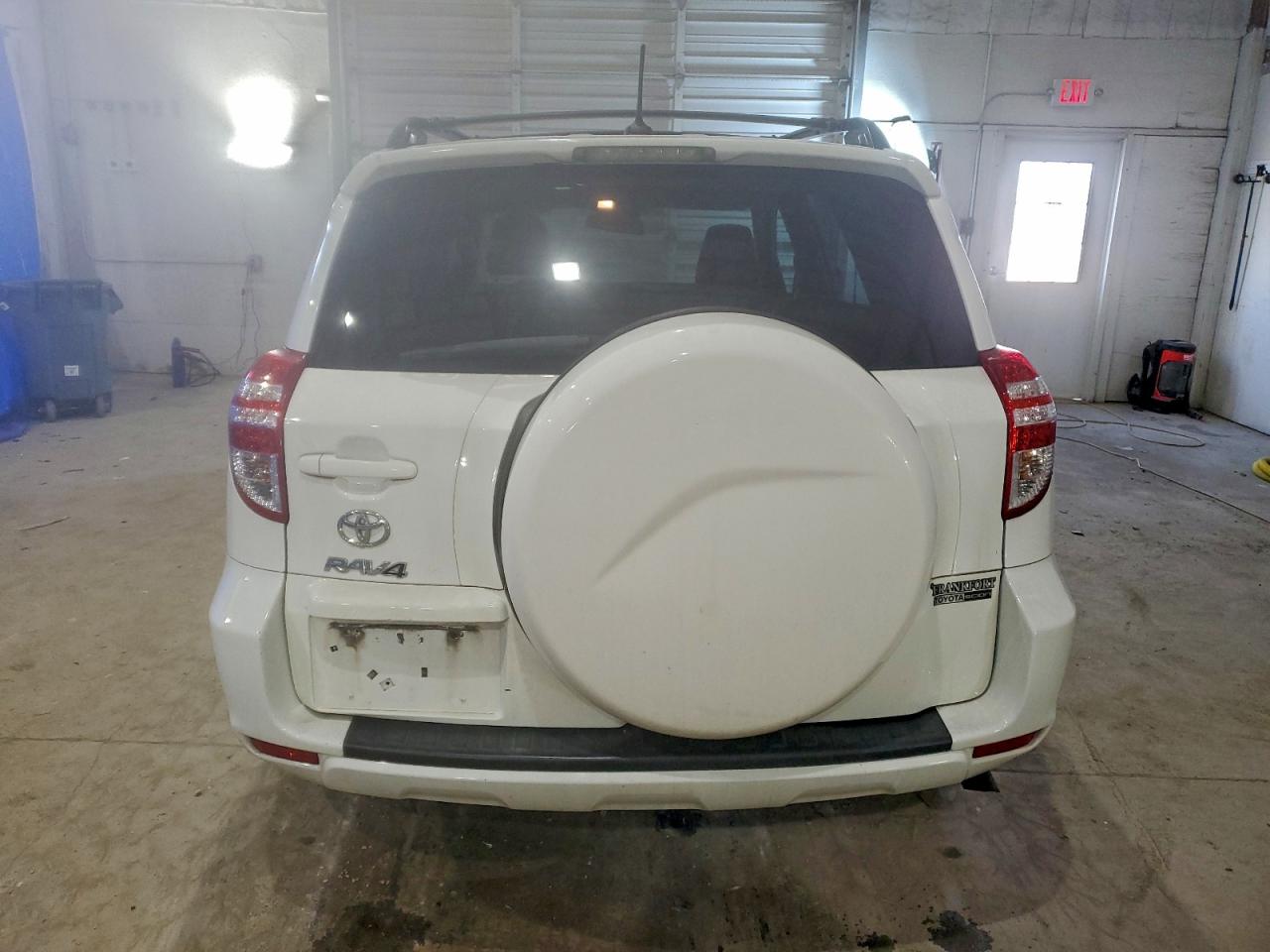 2011 TOYOTA RAV4 photo 6