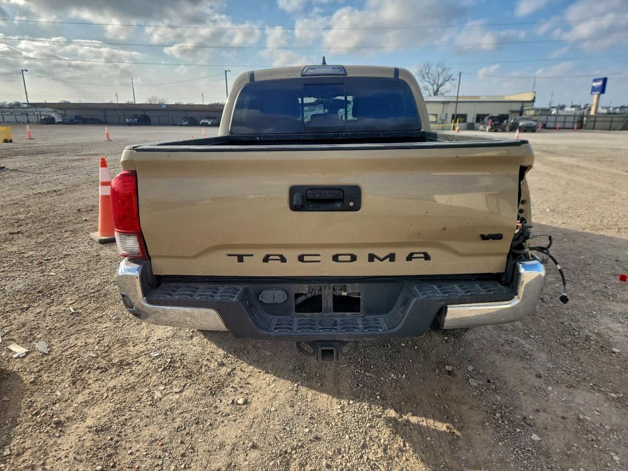 2019 TOYOTA TACOMA DOUBLE CAB photo 6