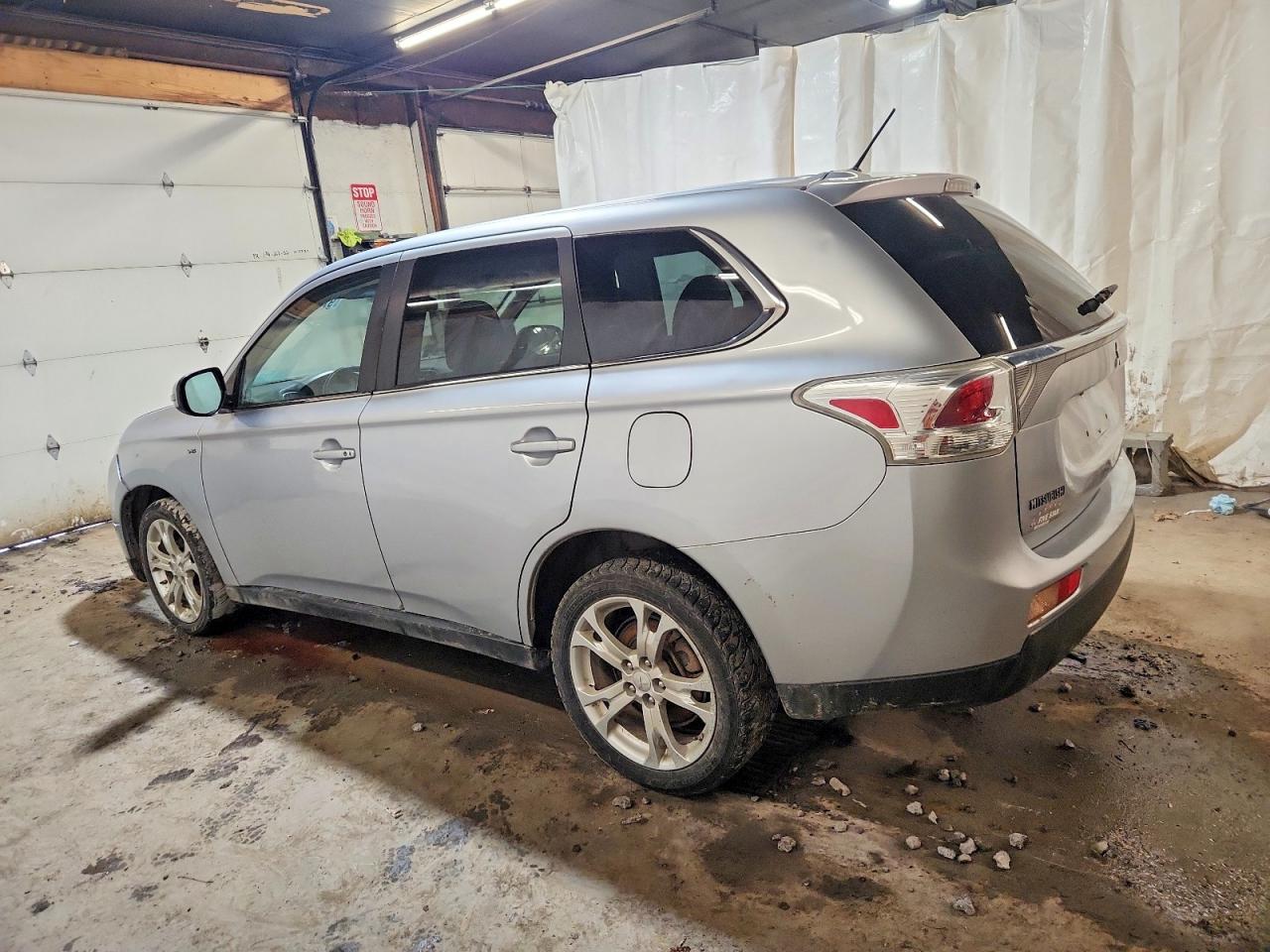 2014 MITSUBISHI OUTLANDER GT photo 2