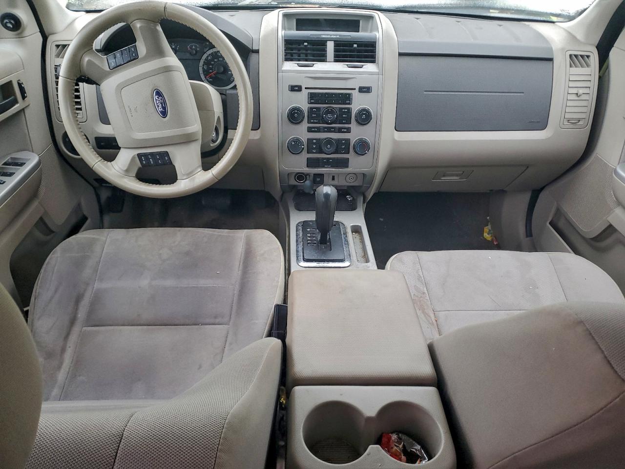 2011 FORD ESCAPE XLT photo 8