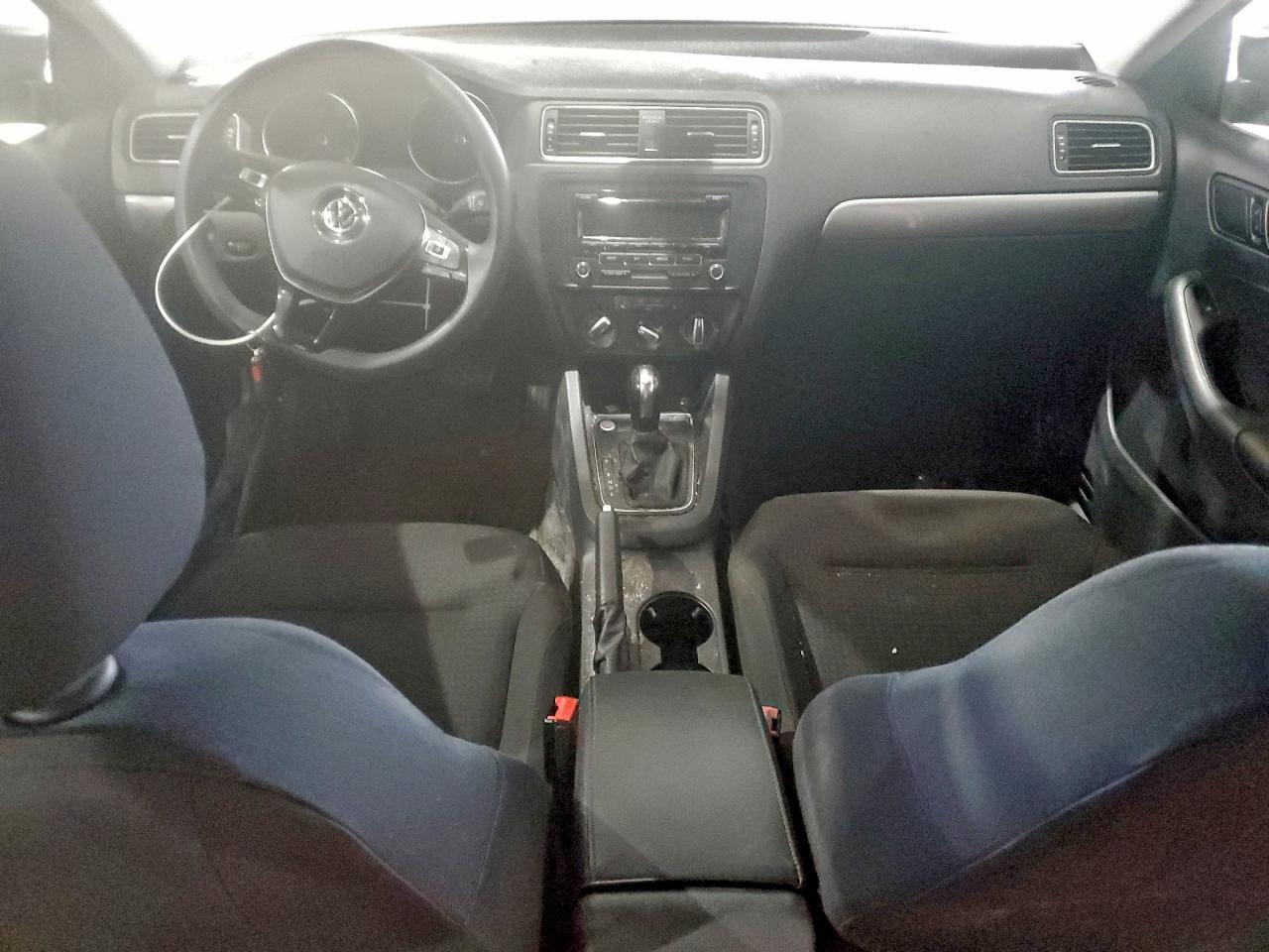 2015 VOLKSWAGEN JETTA SE photo 8