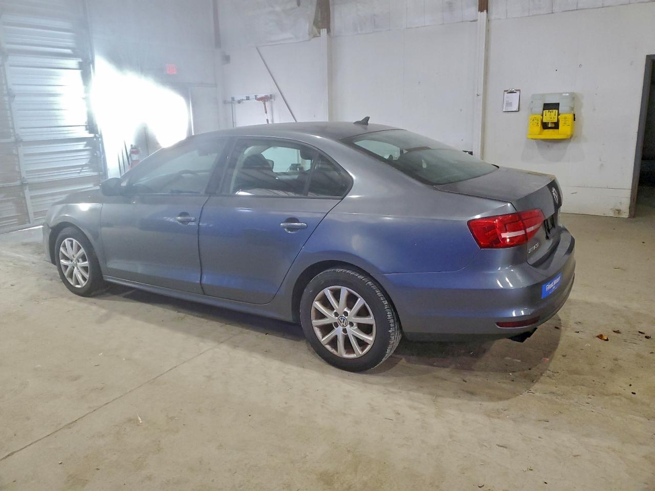 2015 VOLKSWAGEN JETTA SE photo 2