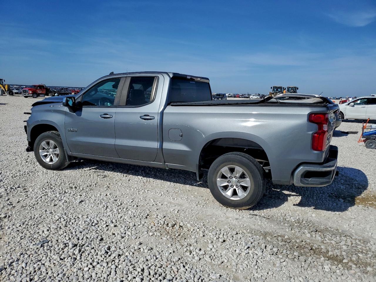 2019 CHEVROLET SILVERADO C1500 LT photo 2