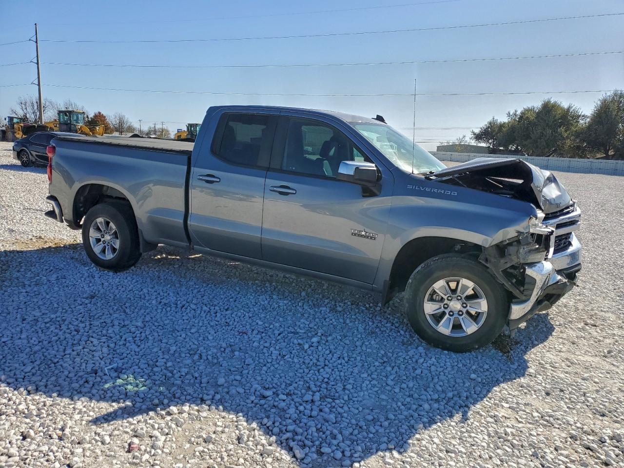 2019 CHEVROLET SILVERADO C1500 LT photo 4